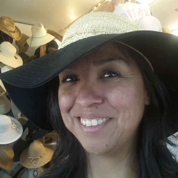 Meet your Posher, Christina - Picture 1 of 1